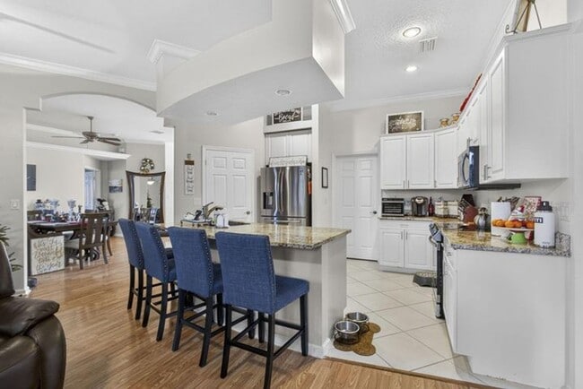 Photo - 146 Fernwood Crescent