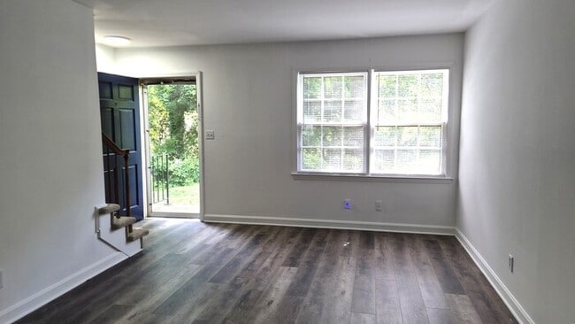 Photo - Well Maintained 2 Bedroom Townhouse with Move In Special!