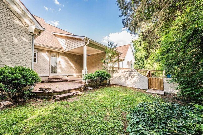 Photo - 841 Denzil Ave