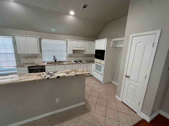 3 Bedroom and 2 Bath Home with 2 Car Garage - 3 Bedroom and 2 Bath Home with 2 Car Garage