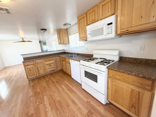 1290 Prairiegrass Rd