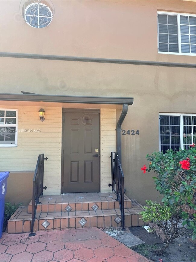 Building Photo - 2424 SW 12th St Unit 1