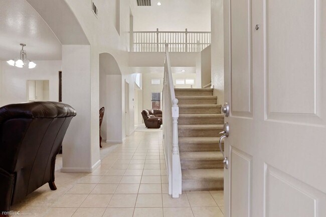 5 br, 3.5 bath House - 1824 Belmont Place