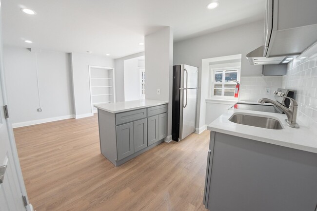 Photo - 827-829 W Linden Street Unit Apt 829-6