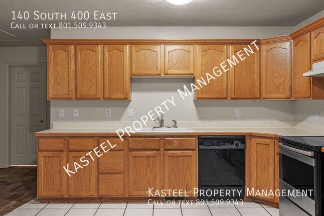 Photo - 140 S 400 E