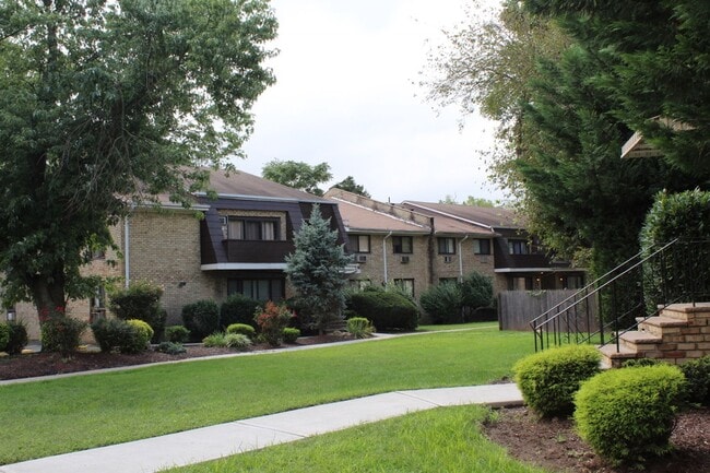 Photo - Hampshire Court Apartments Unit A06