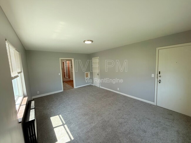 Photo - 3135 Mozart Ave Unit 2
