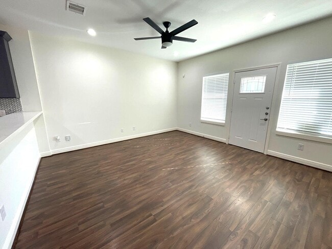 Photo - 4913 Southwind St