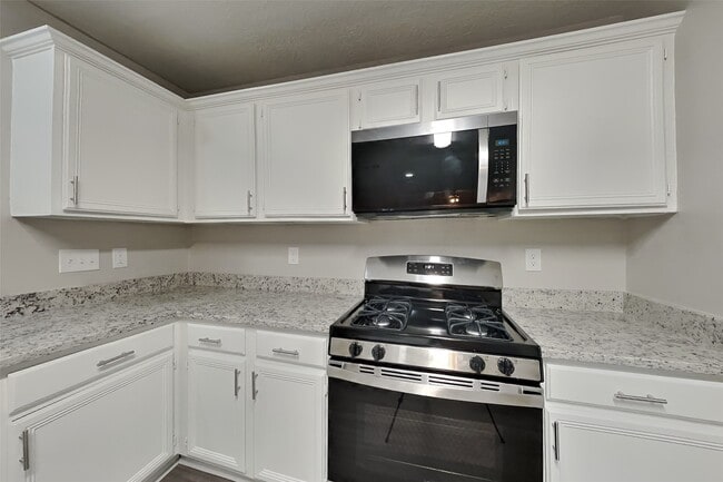 Photo - 20402 Avery Point Dr
