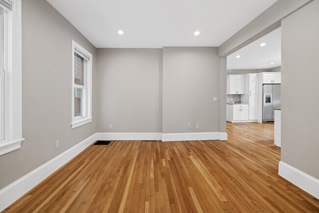 Photo - 921-923-923 E Broadway Unit 1