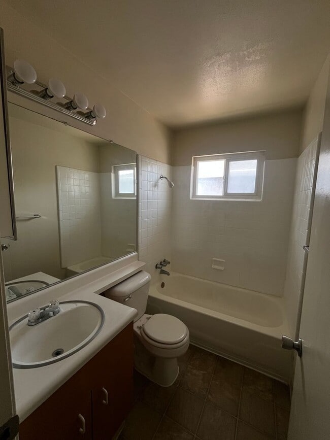 Photo - 2113 Palisade Ave Unit #4