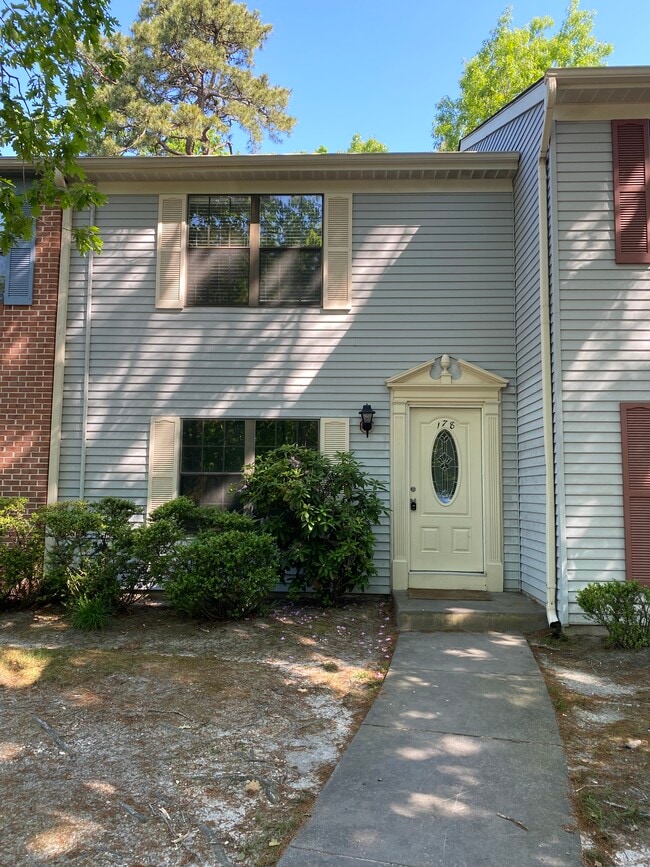 Photo - 178 Patriots Ct Townhome