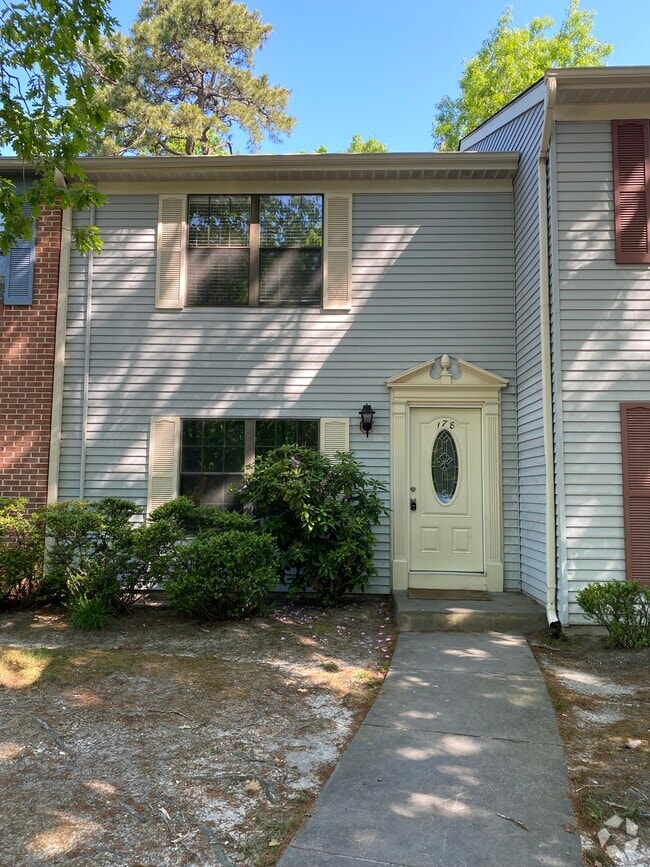 Building Photo - 178 Patriots Ct Rental