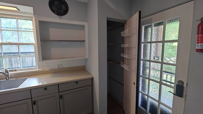 Kitchen Pantry - 706 W Kalamazoo Ave Unit 1