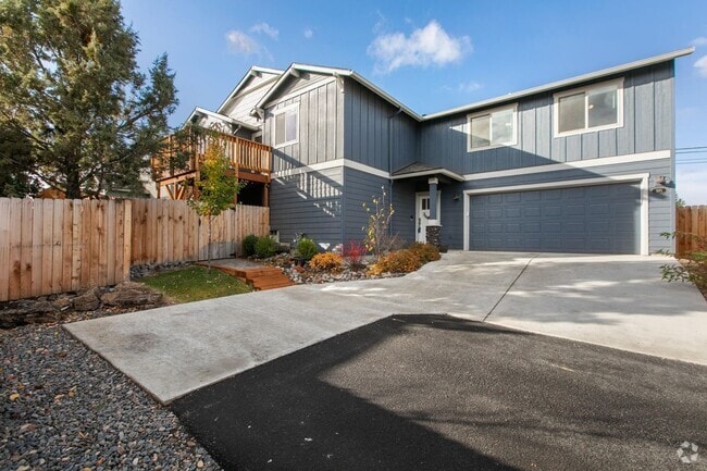 Building Photo - Bring the DOG! Beautiful Like New NE 4 Bd... Rental