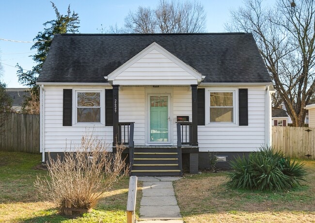 Building Photo - 2629 Dellrose Ave