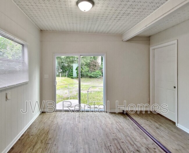 Photo - 2122 Leger Cir