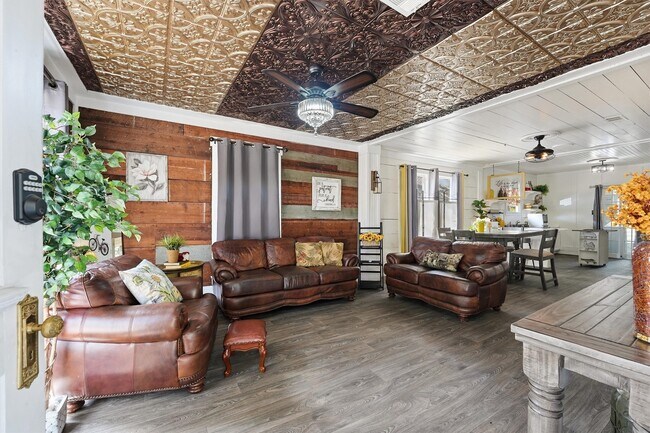 Photo - 805 E Academy St