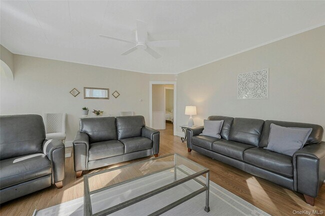 Photo - 425 Old Shipyard Ln