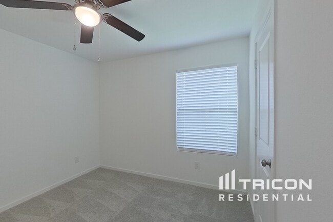 Photo - 827 Ginkgo Wy