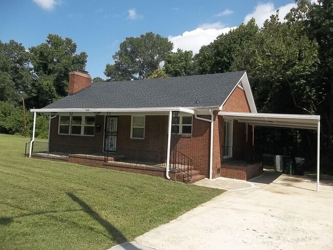 Photo - 1425 Academy St