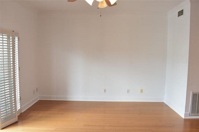 Photo - 2425 Underwood St Unit 350