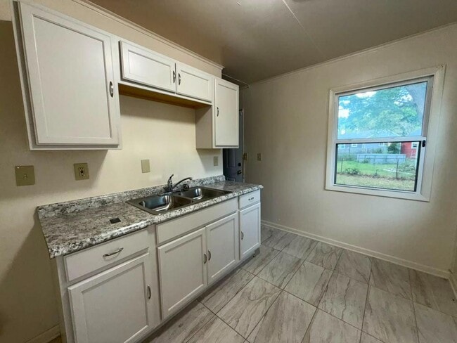 Photo - 5468 N Strathmore Ave