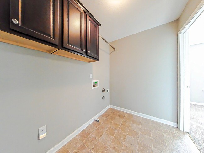 Building Photo - 3 Bedroom 2.5 Bath in Crawford Creek