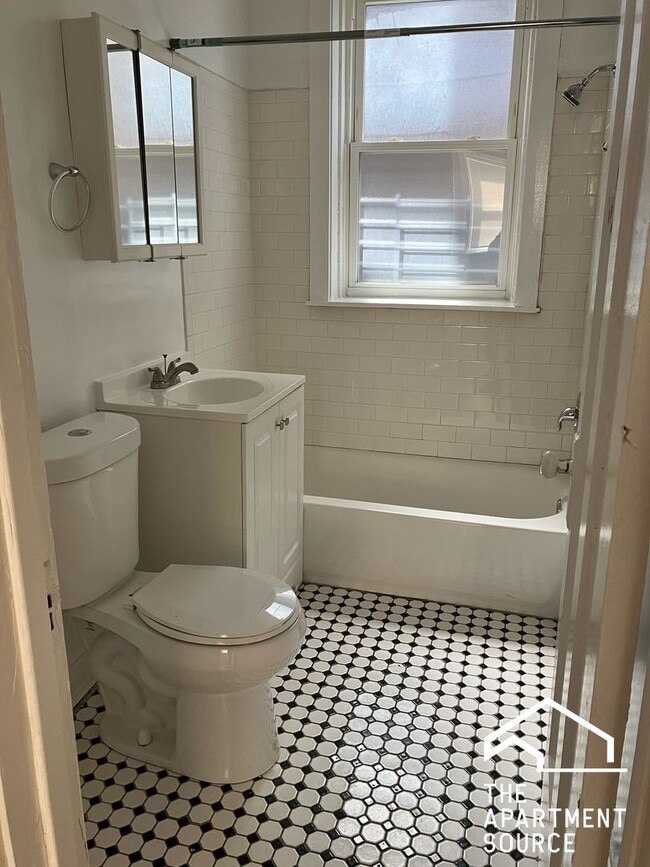 Photo - 4828.5 W Addison St Unit G