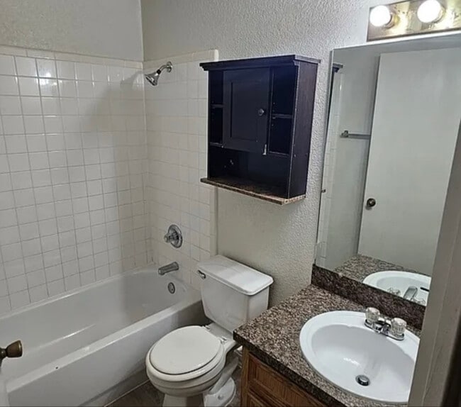 Photo - 1009 Lansberry Ct Unidad B