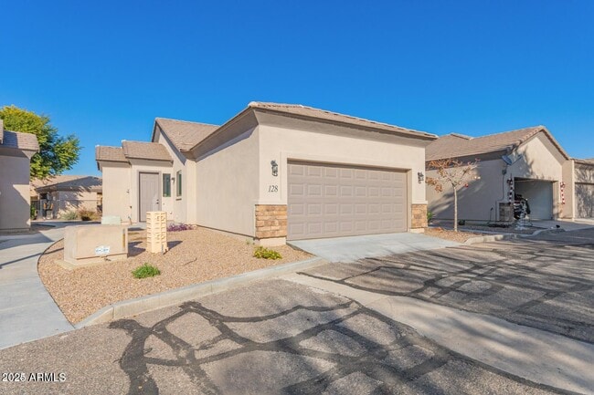 Building Photo - 846 N Pueblo Dr Rental