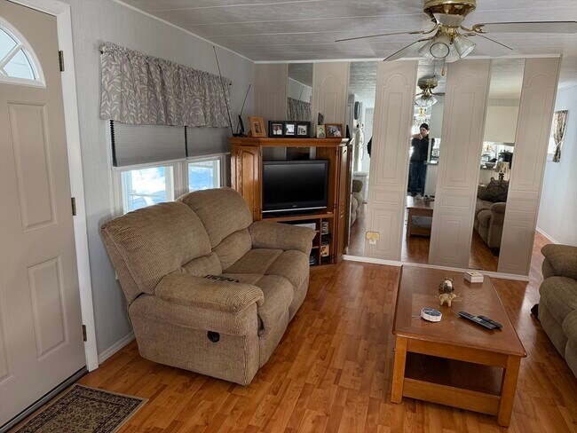 Photo - 100 Phelps St