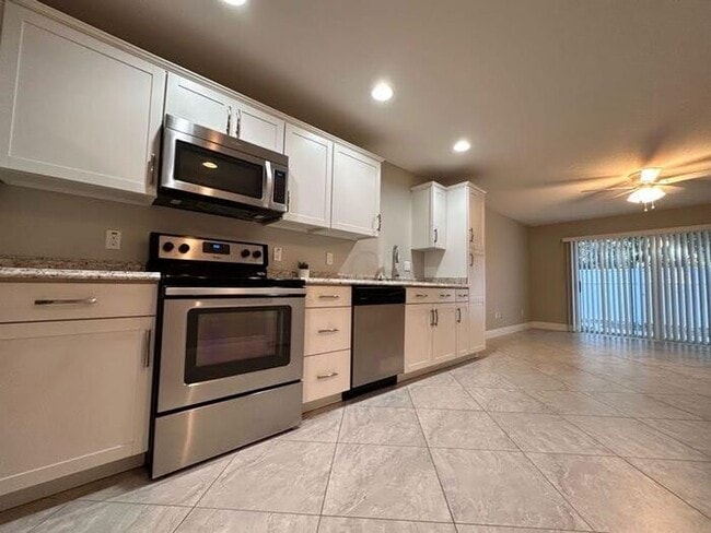 Spacious 2-Bed, 2.5- *** One Month FREE!!***