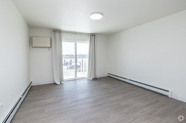1BR, 1BA - 705SF - Living Room