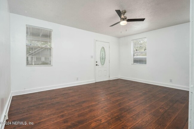 Photo - 2221 Commonwealth Ave