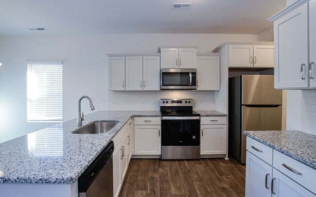 Photo - 3BD/2.5 Bath Townhome in Midland Wyntree Community- AVAILABLE NOW