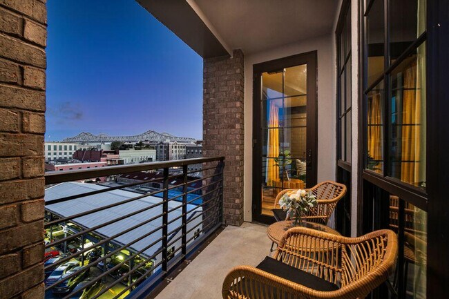 Photo - 611 Commerce St Unidad ID1267104P