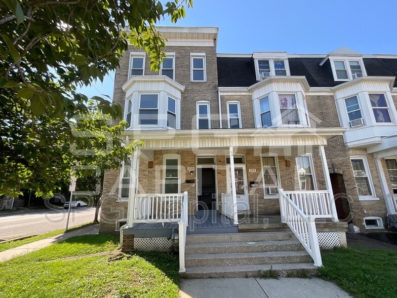 250 W Jackson St