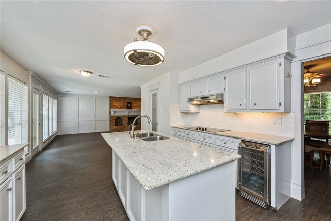 Building Photo - 2824 S Logrun Cir