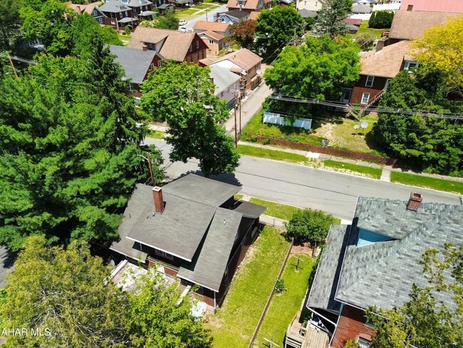 243 Lunen St