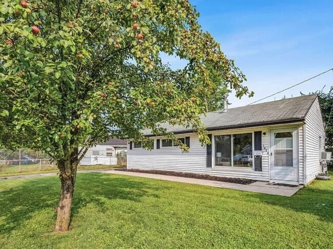 Building Photo - 1644 Eastbrook Dr S