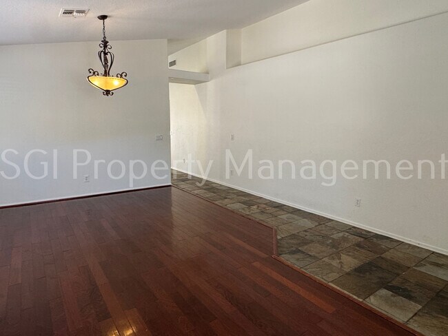 Photo - 2602 E Beautiful Ln