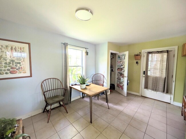 Large, sunny dining area - 44 North Ave Unit 1