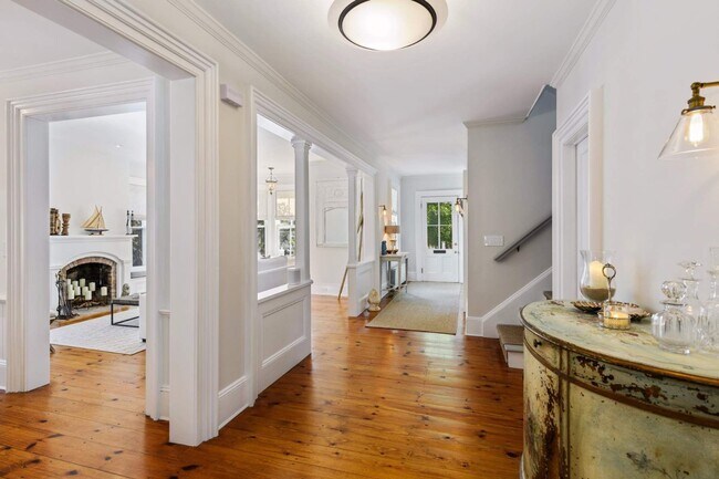 Photo - 135 Meeting House Ln