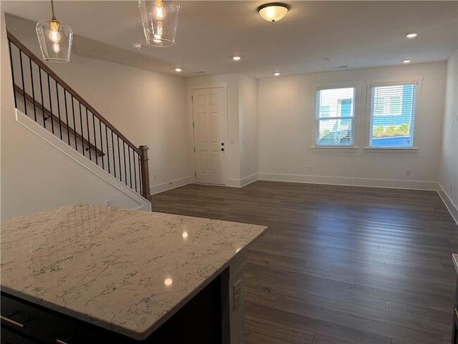 Photo - 1605 Aeslin Dr NW