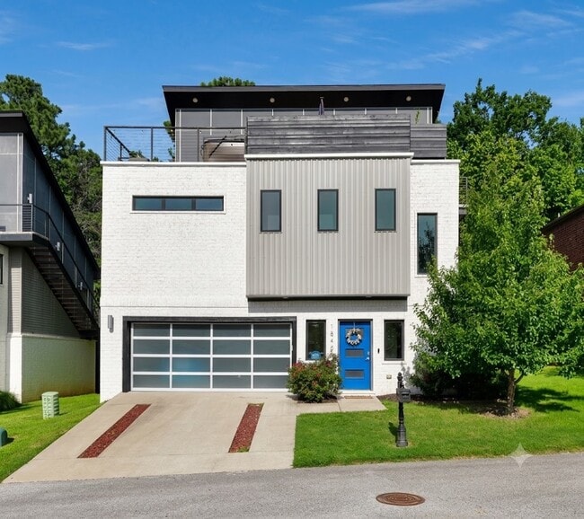 Building Photo - 1546 N Desoto Pl