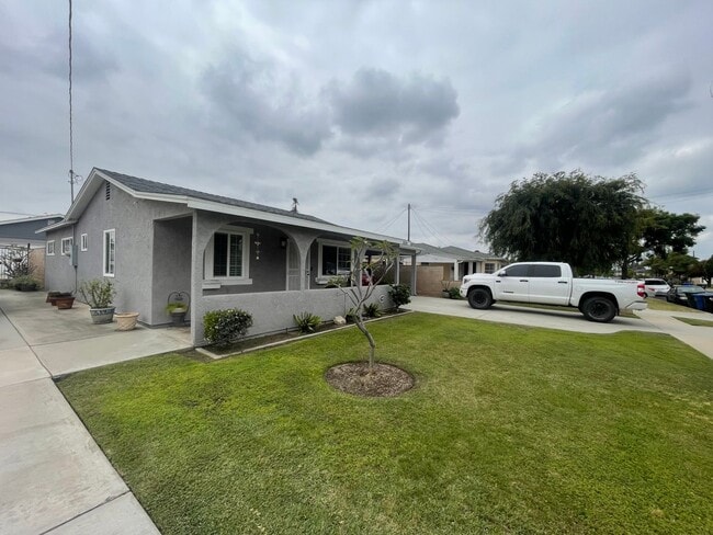 Beautifully Renovated 2-Bedroom Front Home... - Beautifully Renovated 2-Bedroom Front Home...