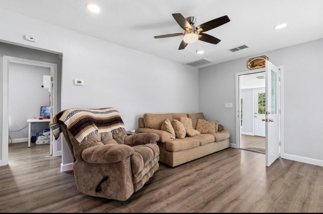 Photo - 9413 Clinton Dr