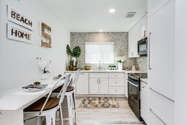 Malibu Apartment - 1 and 2 Bedrooms Walking Distance to U of ...