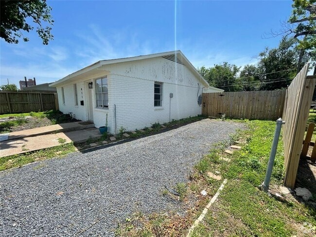 Building Photo - 411 Guyer St Rental